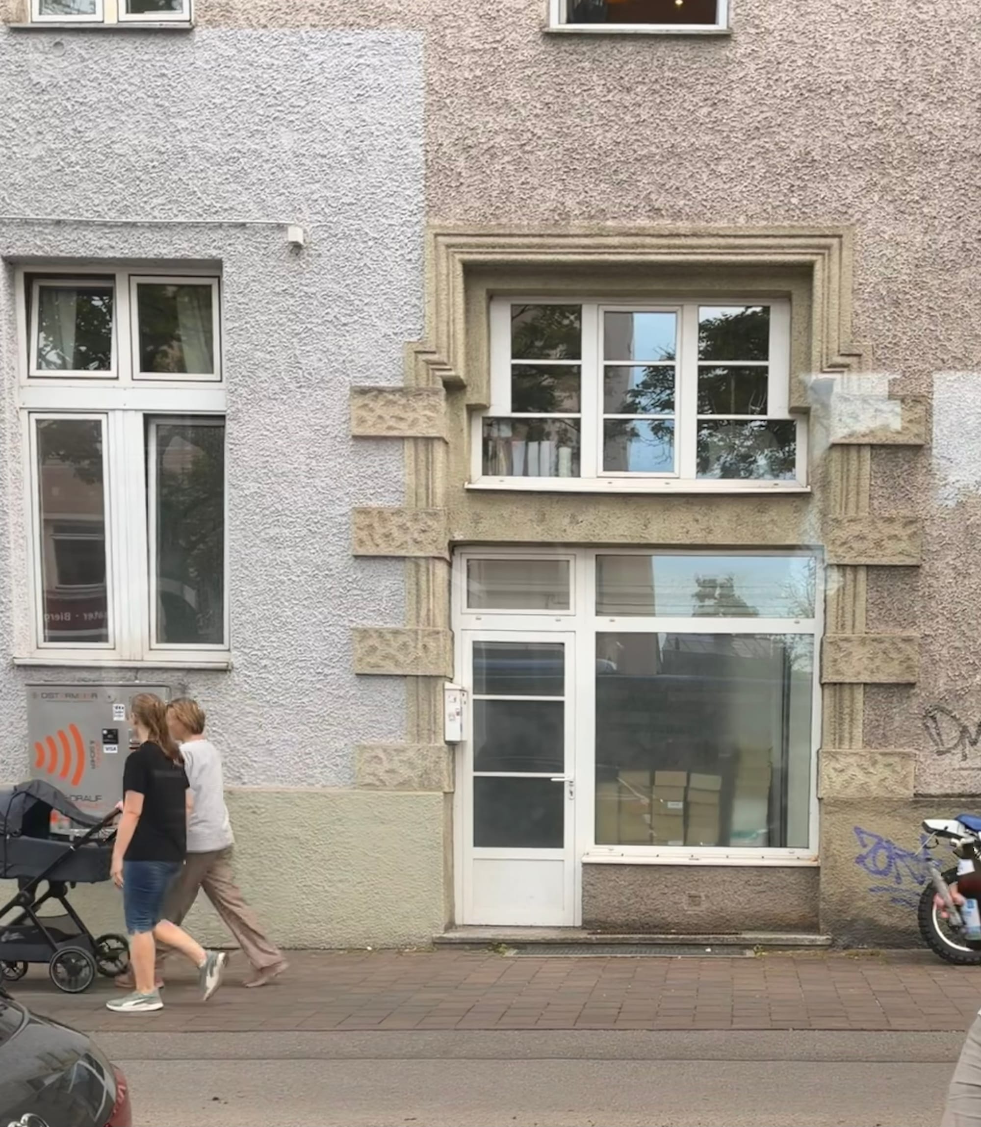 Die stützende Mutter
